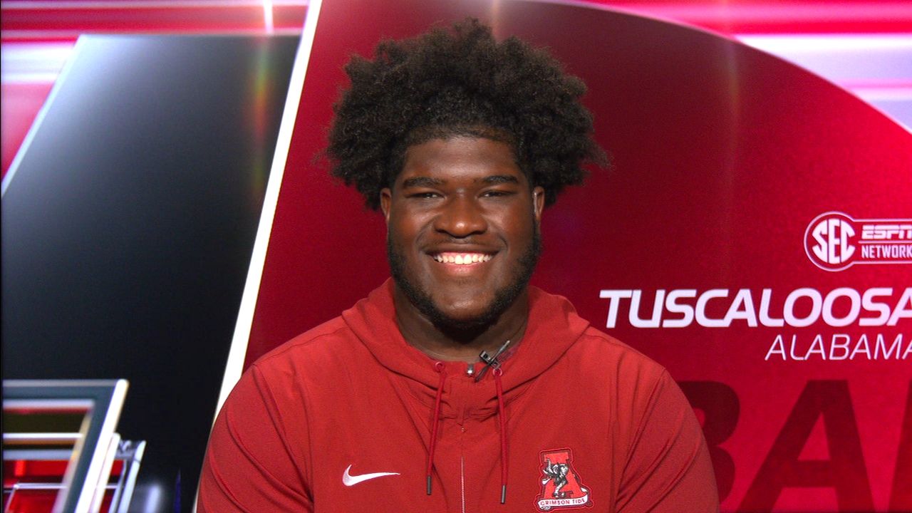 OL Booker praises QB Milroe, No. 11 Bama's chemistry